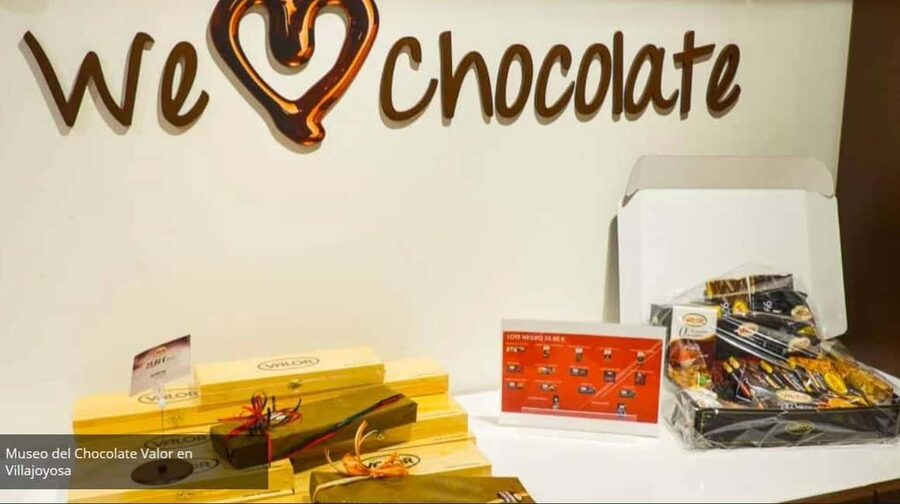 Alicante; Visit the Chocolate Museum and Villajoyosa, a colorful town - Villajoyosa on your own: multicolored sea houses, narrow streets, and quick photo missions