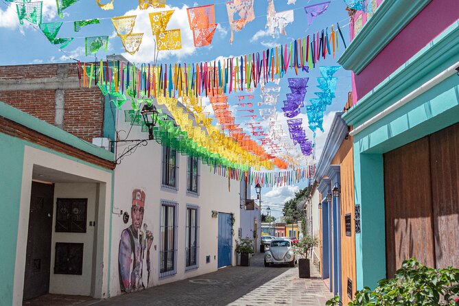 Art walk & Cacao delight - Coffee break and neighborhood feel that helps you orient fast