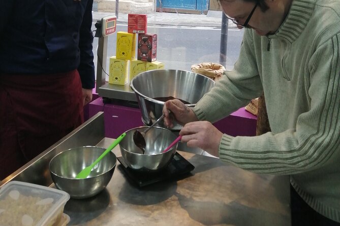 Become a Chocolate Master! Chocolate Bar Workshop in Paris - Cocoa tastings: raw vs roasted vs bar vs truffles