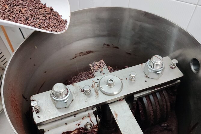Become a chocolatier for a day, in Modica raw chocolate - Tasting the pure essence: how to pay attention without overthinking