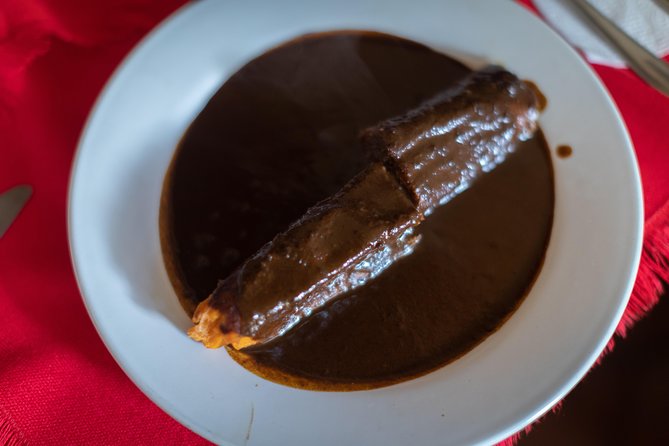 Chocolate and Cobblestones Tour with Taste of San Miguel - Guides like Sam and Elisa Torres: storytelling that makes the food stick