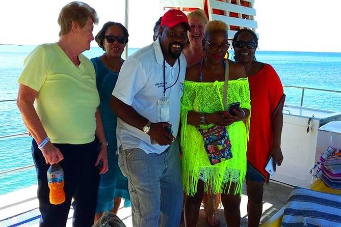 Cruise Ship Combo: Sloths, Chocolate Factory, City Tour, Beach, Private Shuttle - Roatan Chocolate Factory: Short Tasting and Actual Shopping Time
