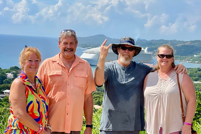 Customizable Roatán Private Tour: Rum, Chocolate & Island Culture - Roatan Rum Company: rum, rum cakes, and ocean-and-wildlife views