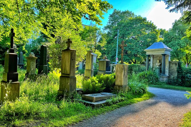 Death and Chocolate: Walking Tour of Munich's Old South Cemetery - Stop 1: Sendlinger Tor, Devil’s Gate, and the virus memorial