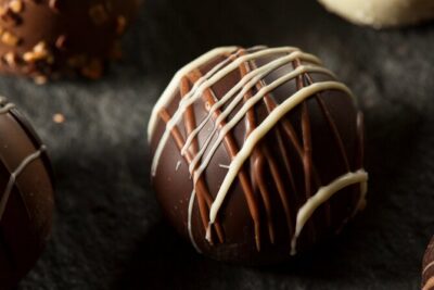 Gin and Chocolate Pairing Workshop in Malta - What you taste: Island8, two more gins, four creations, and five chocolates