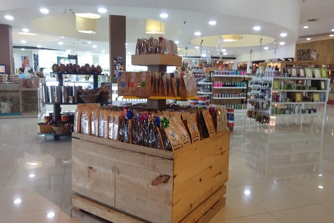 Guided Shopping Tour - Rum tasting, chocolate factory, Cigar factory - Coffee, rum, and cigars together: why the tastings make sense