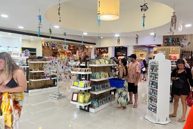 Guided Shopping Tour to Bella Mare Store (Cigars, Chocolate, Rum and Souvenirs) - Guide Dynamics: Why Names Like Eddie and Javier Matter