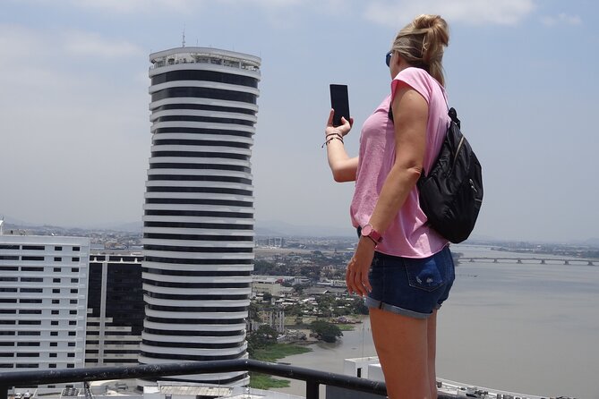 Half Day Guayaquil Historical Tour and Cocoa Culinary Experience - Las Peñas: cobblestones, colonial lanes, and quick exploring