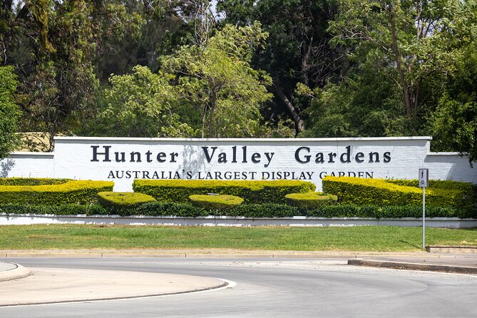 Hunter Valley All Inclusive, Wine, Chocolate Tasting and Lunch - Hunter Valley Gardens Village break: stretch, shop, and try something different