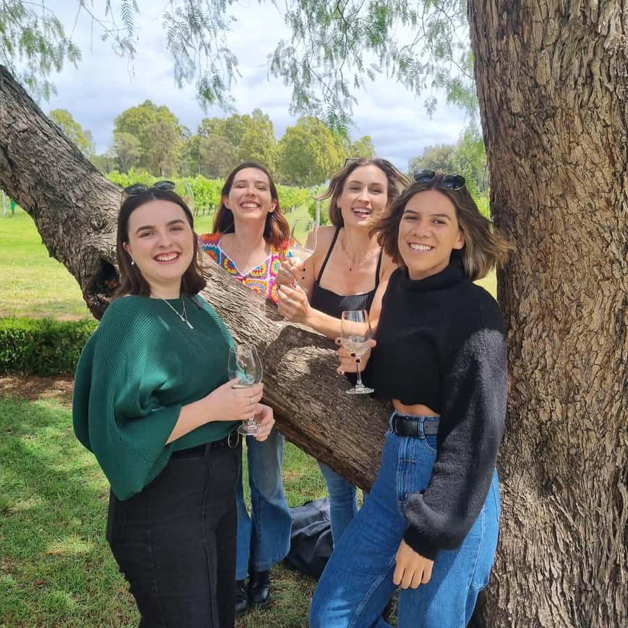 Hunter Valley: Wine, Gin, Cheese and Chocolate Tour - Lunch That Actually Fits the Day