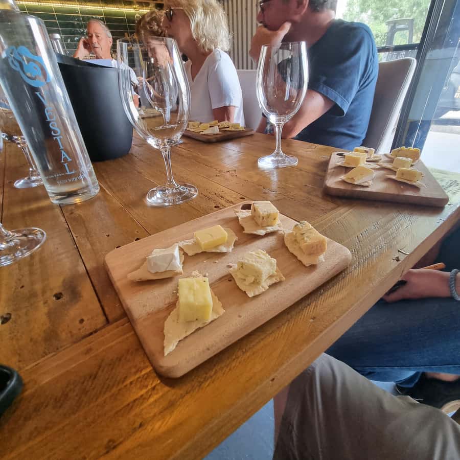 Hunter Valley: Wine, Gin, Cheese and Chocolate Tour - Spirits Moment: Local Gin and Vodka Tasting