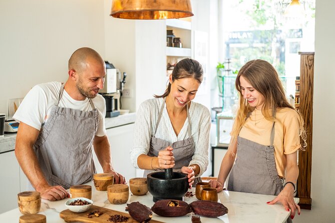 Make Your own Amazing Chocolate in Notting Hill - The bean-to-bar start: learning before you melt