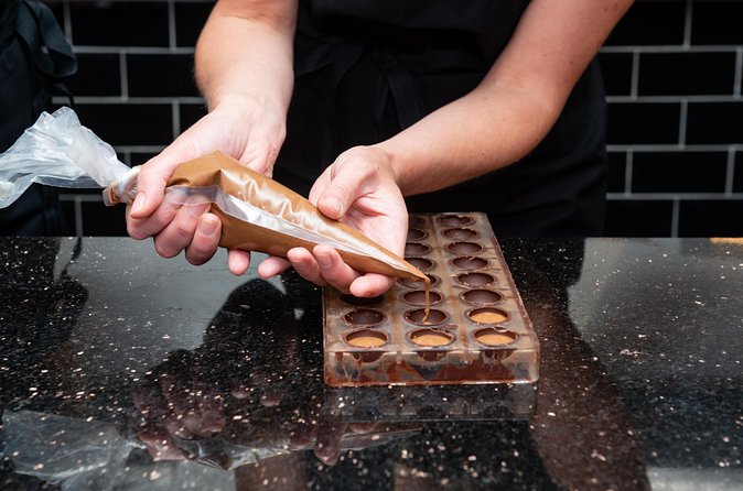 Molded Bonbons Chocolate making class in Paris (collective) - What to expect when you arrive and how to plan your afternoon
