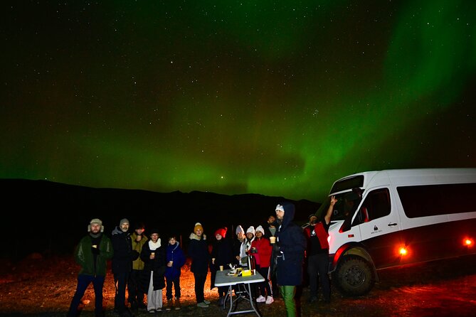 Northern Lights 4x4 Tour with Pastries and Cocoa from Reykjavik - Leaving the City Lights: How the 4x4 Aurora Chase Works