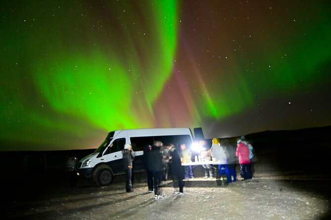 Northern Lights 4x4 Tour with Pastries and Cocoa from Reykjavik - Your Photo Moment: Capturing the Northern Lights with the Guide