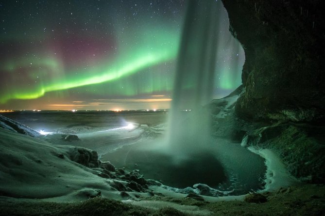 Northern Lights Bus Tour from Reykjavik with Hot Chocolate - Guides, Stories, and the Moment the Sky Finally Responds
