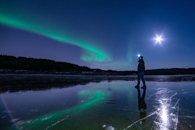 Northern Lights Small-Group Tour with Hot Chocolate & Photos - Why the small-group format helps your photos too