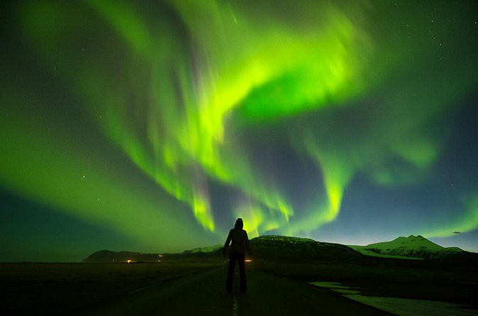 Northern Lights Tour: Cozy Night Adventure with Hot Chocolate - Group Size, Timing, and What 4 Hours Really Means