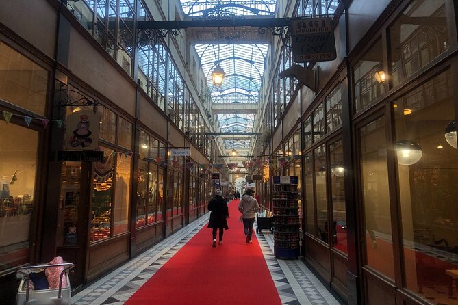 Paris Pastry Tour - Croissants, Macarons & Iconic French Desserts - Jeffrey Cagnes Paris 2ème: Macaron Taste With a Modern Twist