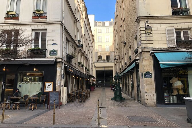 Paris Pastry Tour - Croissants, Macarons & Iconic French Desserts - Getting Started in the 9th: Victoire Boulangerie and Pain au Chocolat