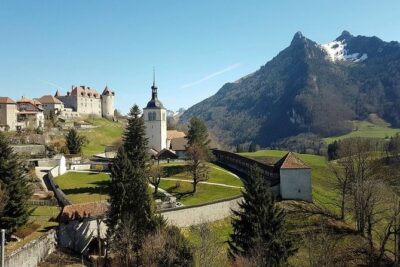 Private Swiss Cheese and Chocolate Tour from Interlaken - Bern: medieval streets, a church timing question, and the big sights