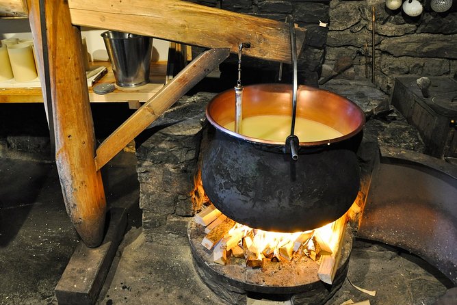 Private Trip from Geneva to Gruyeres: Cheese & Chocolate Tasting - Marche Gruerien Market: Snack-Shop Time You Can Control