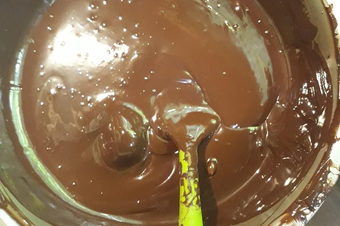 Puerto Viejo hands on chocolate making class. From bean to bar, get chocolatey! - From cacao seeds to fermentation: where the magic really happens