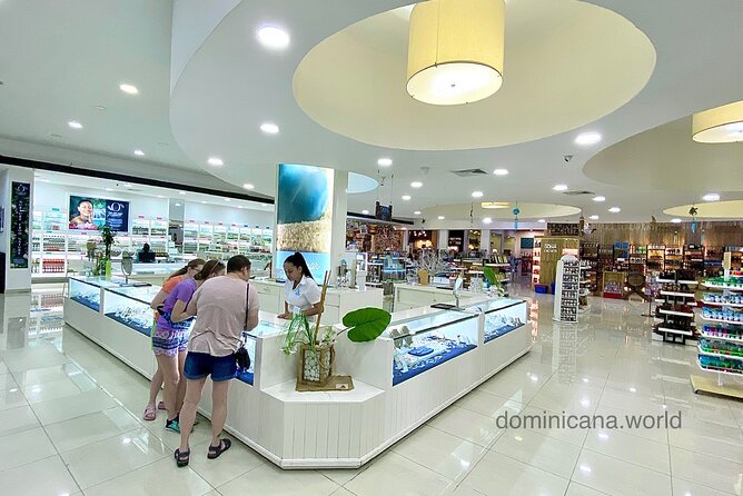 Shopping tour Punta Cana rum cigars coffee larimar chocolate souvenirs mamajuan - Chocolate factory + organic coffee: the easiest gifts to love