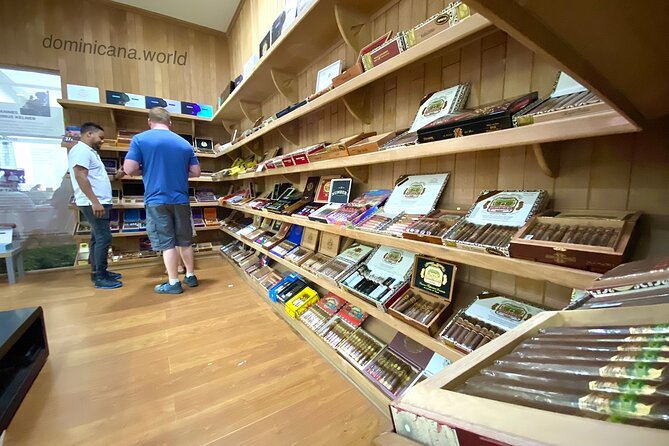 Shopping tour Punta Cana rum cigars coffee larimar chocolate souvenirs mamajuan - Shopping strategy for cigars, bottles, and sweets