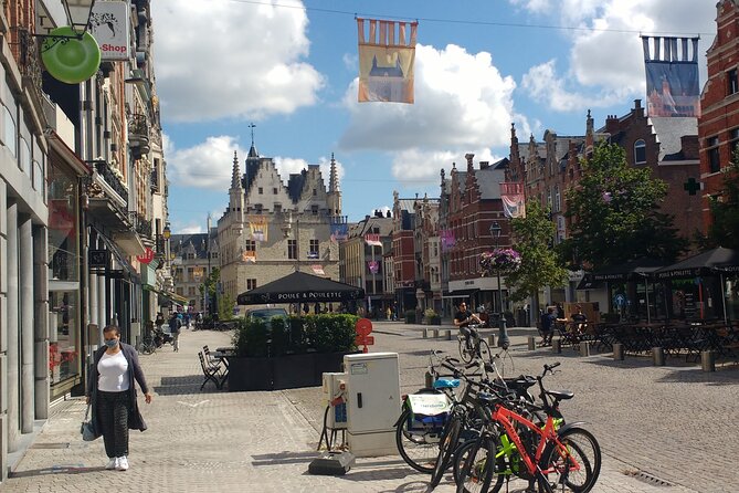 Small-Group Chocolate Tour in Mechelen - Meeting at Mechelen City Hall: the start and how the walk stays organized