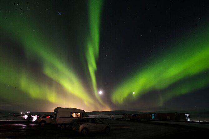 Small-Group Tour: Northern Lights with Photos & Hot Chocolate - Why the 4-hour timing makes sense