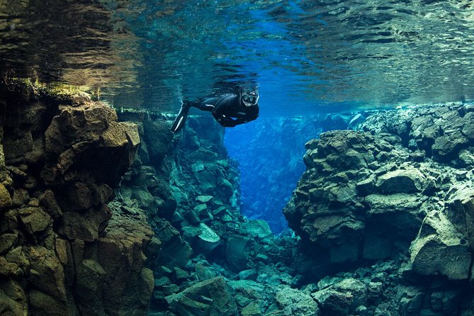 Snorkel the Silfra Fissure-Meet on Location (Free Photos & Cocoa) - Who should book this Silfra tour (and who should rethink)