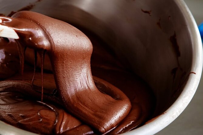 The Turin Chocolate Factory Guided Tour & Tasting - Buying gifts right from the lab: how to make the most of it