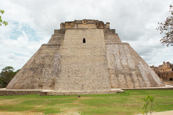 Tour to Uxmal Kabah and Chocolate Museum from Mérida - The ride details: group size, van comfort, and how not to suffer