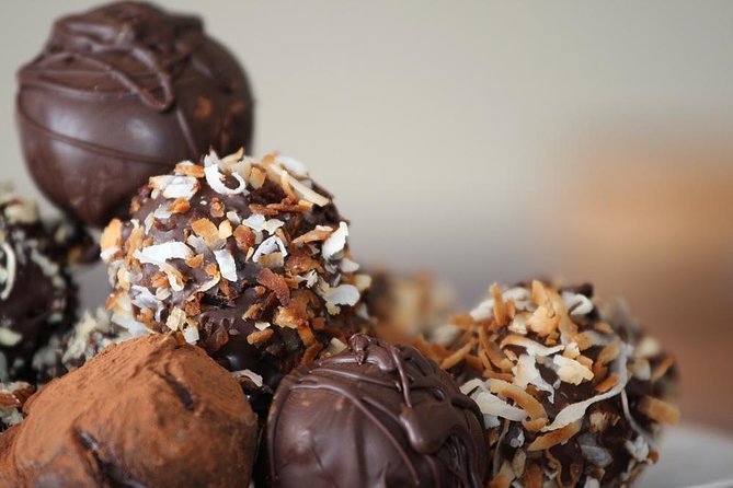 Turin Sweet & Chocolate Walking Food Tour by Do Eat Better - Stop 1 at Giardino Sambuy: your first chocolate lesson