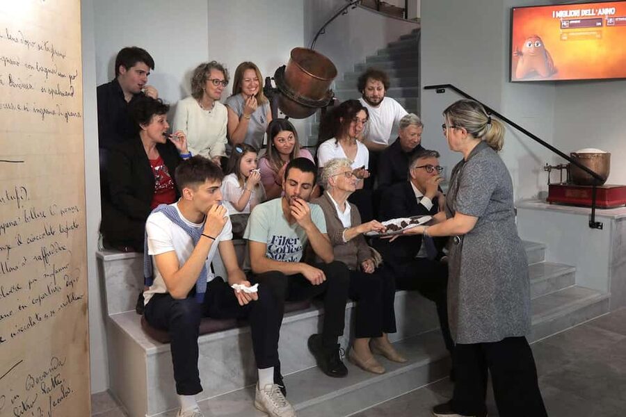 Turin: Visit to the Chocolate and Gianduja Museum, Choco-Story Torino - The chocolate factory room: production steps you can see