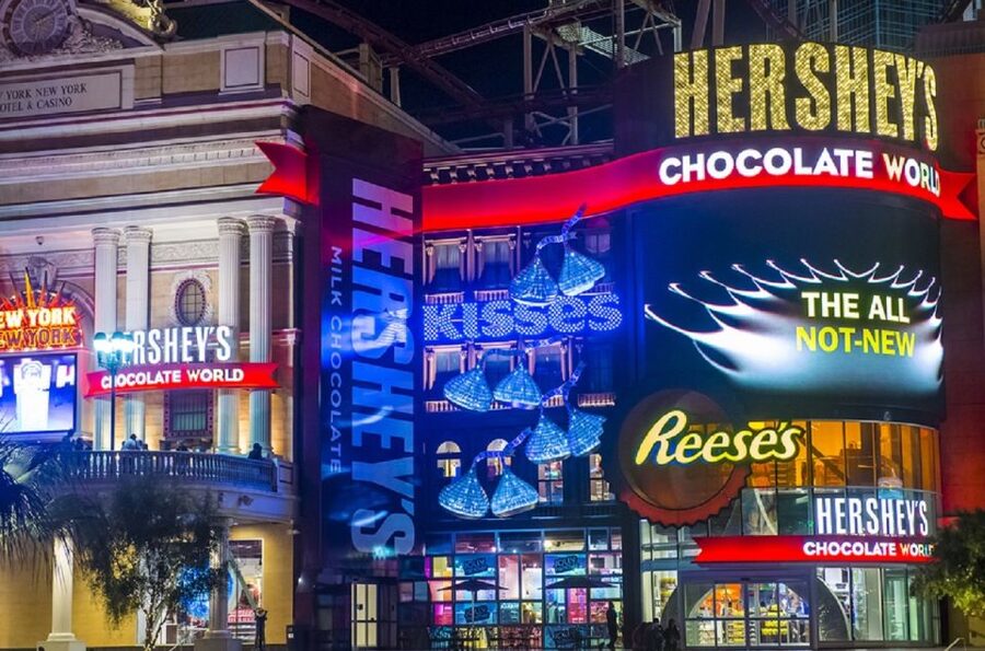 Vegas: Taste, Explore & Shop Chocolate Tour - Meet at M&M’s World: Finding the Red M&M fast