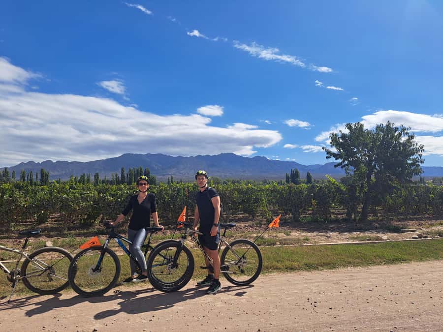 Wine and Chocolate Bike Tour: ride, taste, lunch, vineyards. - Mendoza wine by bike: why this day works
