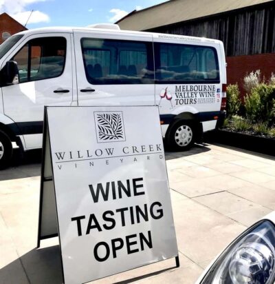 Yarra Valley: Wine and Chocolate tasting tour. - The 1-hour Yarra Valley drive: scenery plus momentum