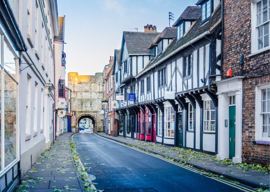 York: Historical Gems Tour & A Taste of York Chocolate - The character-guide approach: why the humor helps (and when to adjust)