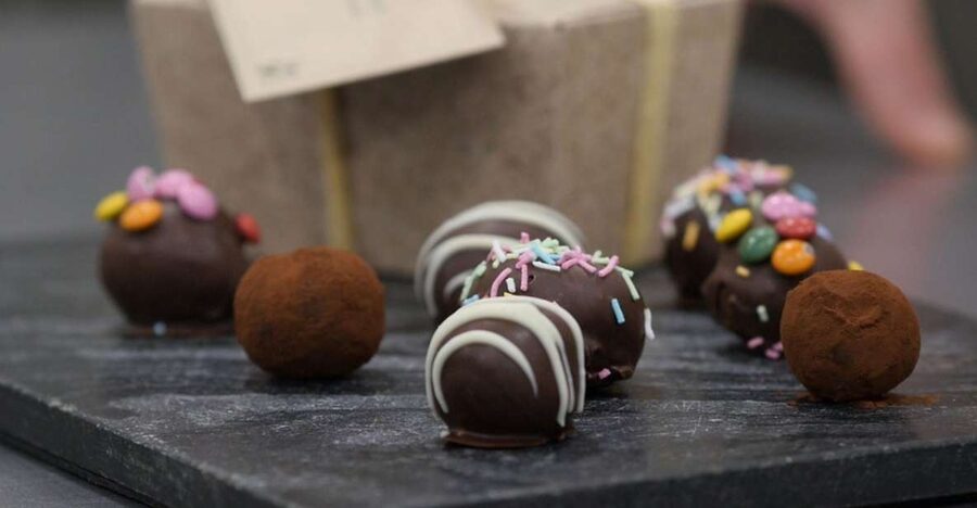 York: Introduction to Chocolate Making Experience - The hands-on flow: from chocolate basics to making your truffles
