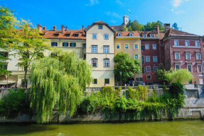 Zagreb: Lake Bled & Ljubljana Day Tour with Chocolate Gift - Julian Alps stop: why a quick break makes Lake Bled feel bigger
