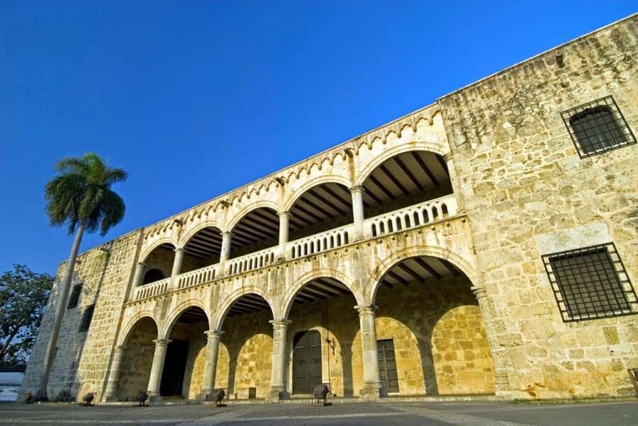 Zona Colonial: Recorrido Histórico con Chocolate y Mamajuana - Fortaleza Ozama and the Alcázar de Colón: prestige, defense, and “firsts”