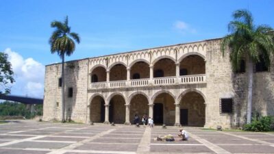 Zona Colonial: Recorrido Histórico con Chocolate y Mamajuana - Museum of the Royal Houses and Plaza España: where the architecture tells you how power worked