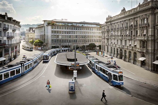 Zurich City & Lindt Home of Chocolate Last-Minute Tour - Lindenhof Hill: The Best Views for Minimal Effort
