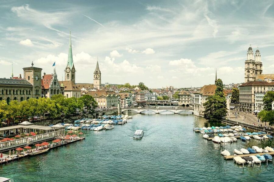 Zurich: City Tour, Cruise, and Lindt Home of Chocolate Visit - Old Town stroll: guild houses, St. Peter clock, and Chagall at Fraumünster